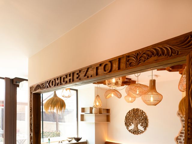 KOM CHEZ TOI 
